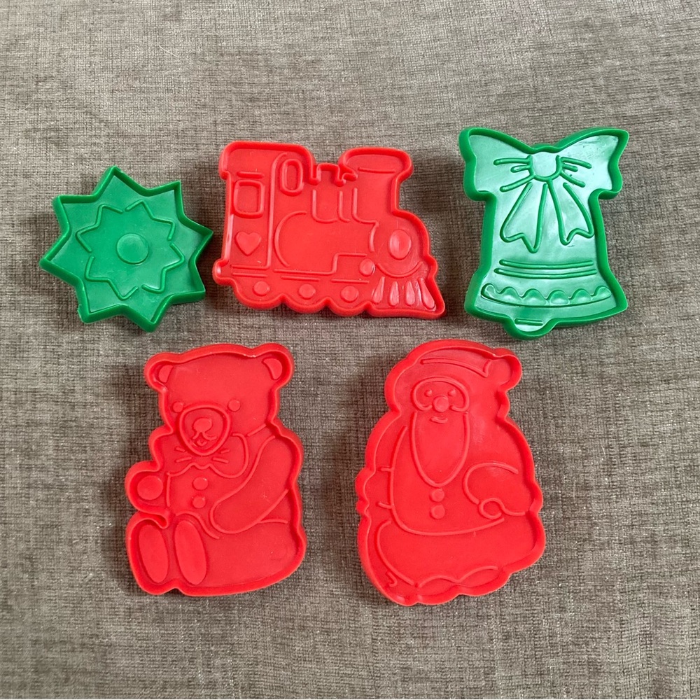 Vintage Wal-Mart Holiday Cookie Cutters Set of 10 Red Green Plastic No. 163 - Picture 6 of 6